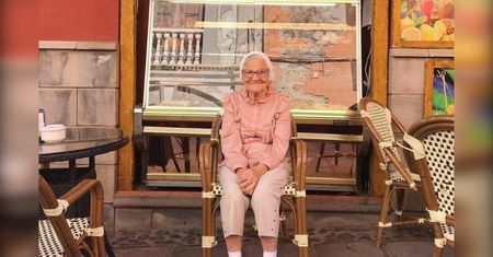 Ma 91 lat i podbija świat. Jaki jest sekret jej zdrowia? (WIDEO)