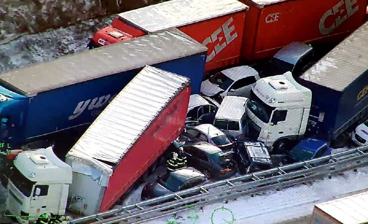 Śnieżyce w Czechach. W karambolu zderzyło się 36 samochodów 