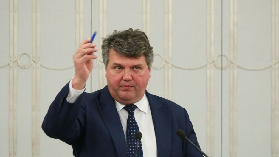 - Ścigamy przestępców bez względu na ich barwy polityczne - zapewniał Maciej Wąsik. (Fot. Piotr Molecki/East News)