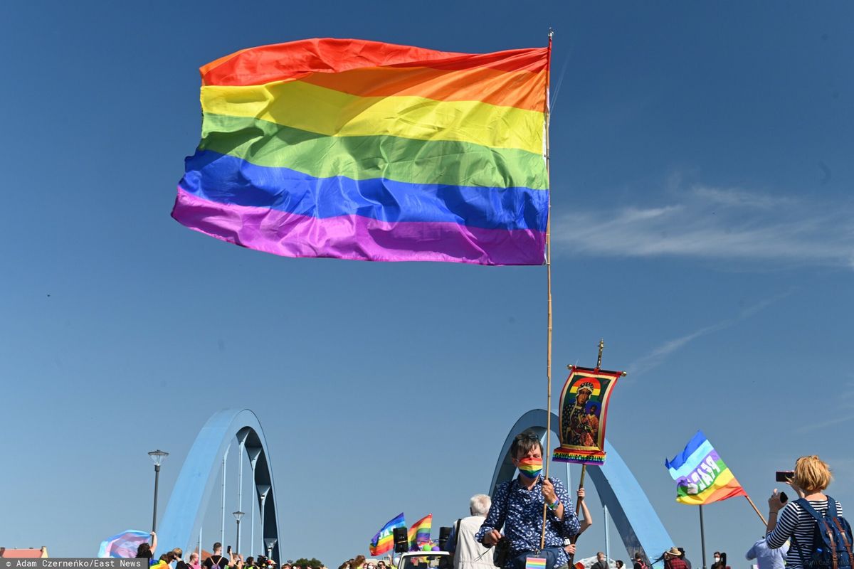 Regiony wycofują się z deklaracji anty-LGBT. Jest komentarz Komisji Europejskiej