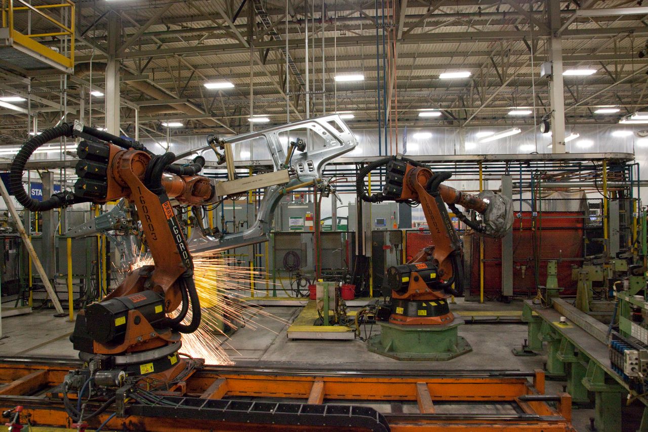 Mercedes wstrzymuje produkcję w amerykańskiej fabryce. Pracownicy są, ale brakuje części