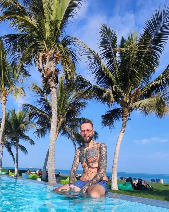 Mateusz "Big Boy" Borkowski celebruje świąteczny czas w Omanie