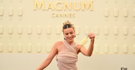 Magnum kolejny raz rozgrzewa publikę w Cannes! #CrackIntoPleasure