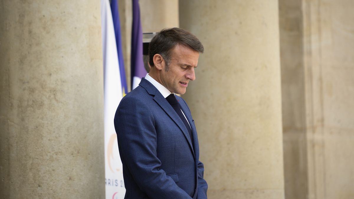 PARIS, FRANCE - JUNE 26: French President Emmanuel Macron waits for Hungarian Prime Minister Viktor Orbanto to arrive for a meeting at Elysee Palace on June 26, 2024 in Paris, France. (Photo by Remon Haazen/Getty Images)