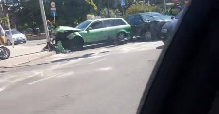 Wypadek na ul. Piłsudskiego. Zderzenie trzech samochodów [WIDEO]