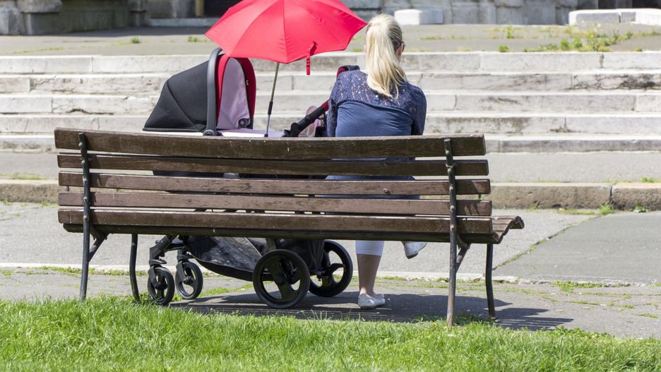Przed słońcem dobrze chroni parasolka 