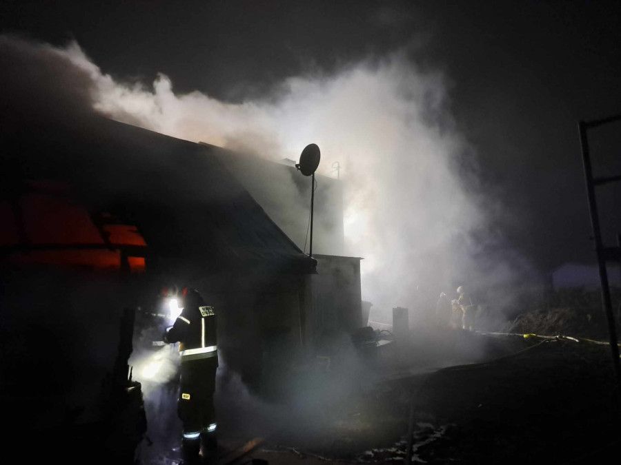 Pożar domu w Drobinie - do tragedii doszło tuż przed północą [Zdjęcia]