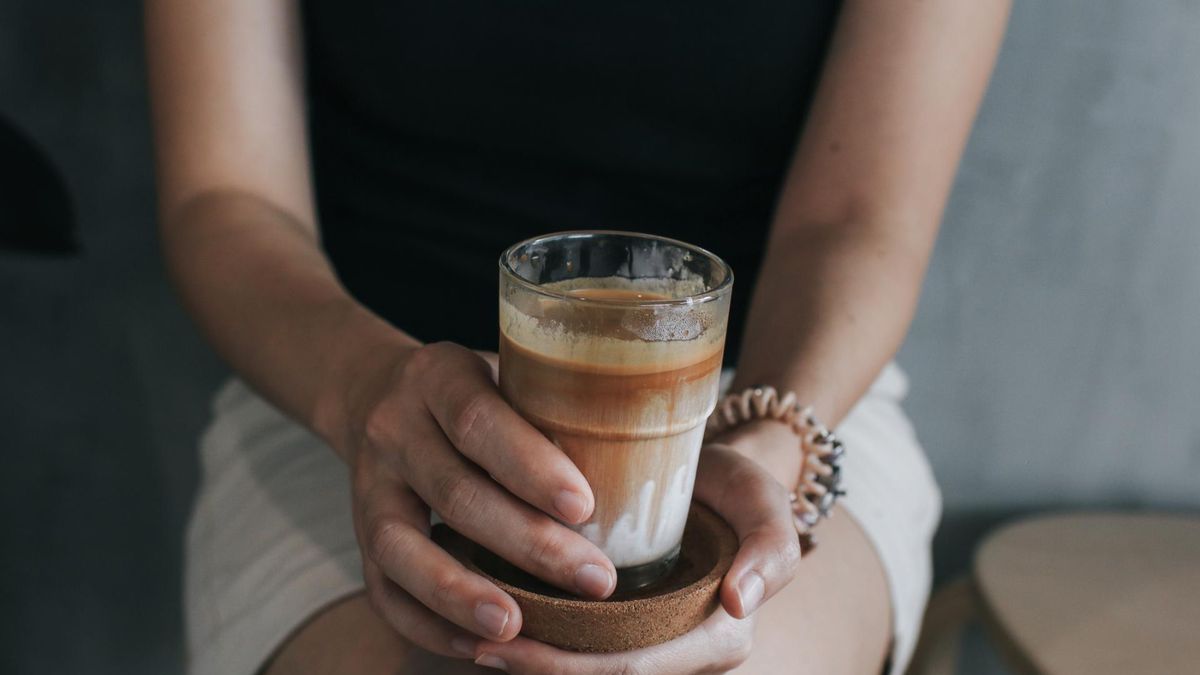 Choć gorący, pij nawet w upały. Prof. Tim Spector zaleca trzy filiżanki dziennie
