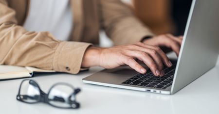 AI skraca czas pracy nawet o 7 tygodni rocznie. Opublikowali wyniki badań