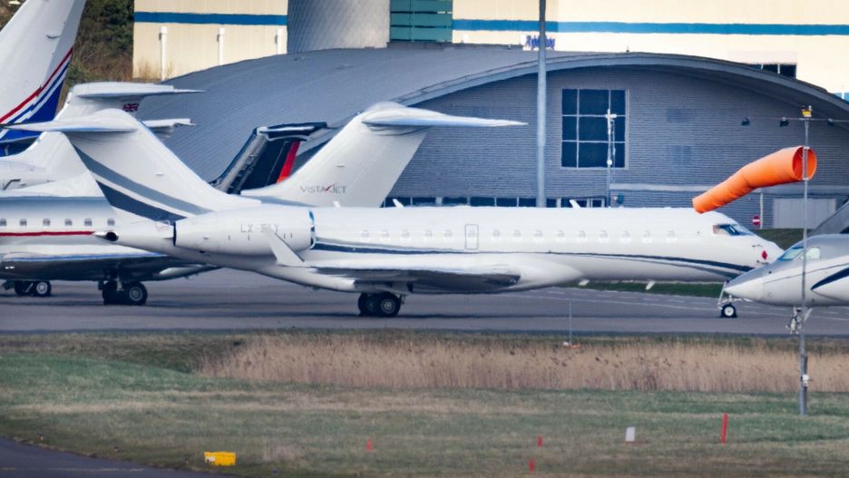 Skonfiskowany odrzutowiec oligarchy Eugena ShvidleraMandatory Credit: Photo by Peter MacDiarmid/Shutterstock (12844769c)  A Bombardier Global 6500 private jet is seen parked at Farnborough Airport in Hampshire. The L10m aircraft is believed to have links to Russian oligarch billionaire oil tycoon Eugene Shvidler- has been impounded my UK authorities as part of ongoing sanctions against Russia over its war in Ukraine.  Impounded Russian jet at Farnborough, Farnborough, Hampshire, UK - 09 Mar 2022Peter MacDiarmid/Shutterstock