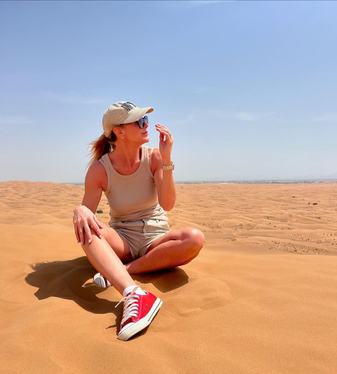 Beata Ścibakówna pozuje na pustyni 