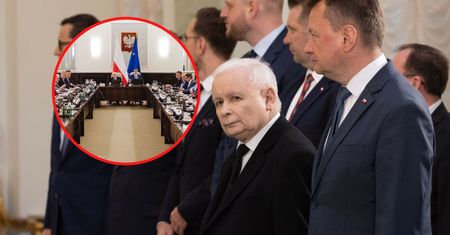 Tajemnica zdjęcia z Kaczyńskim. Wiemy, kto wyznaczył mu miejsce