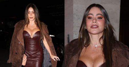Wydekoltowana Sofia Vergara wita paparazzi w Paryżu, pozując w bordowej sukience i futrze
