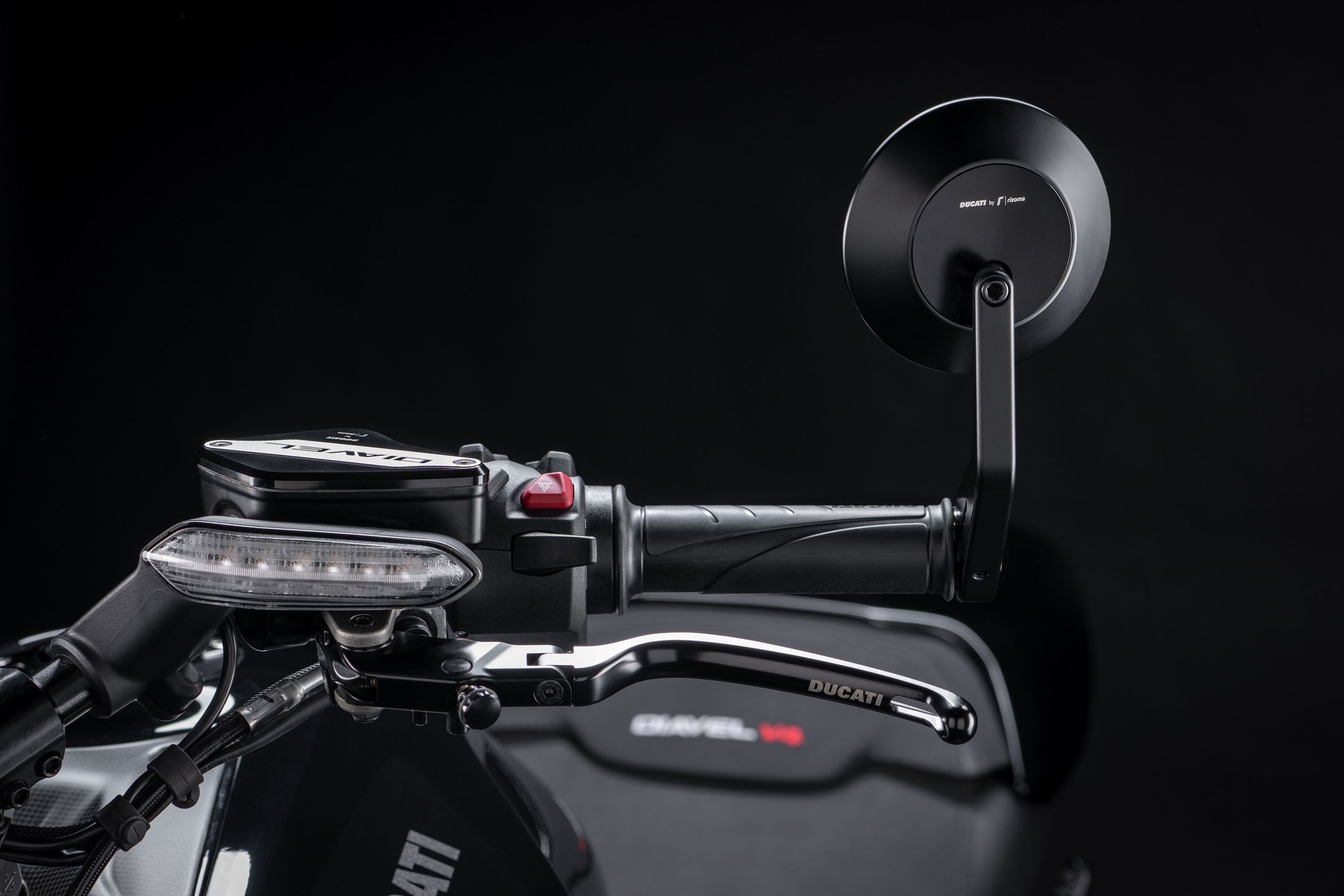 Ducati Diavel V4