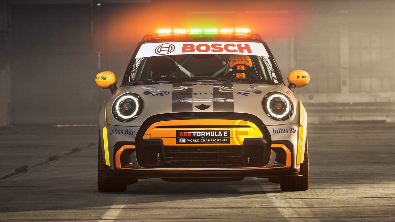 Mini Electric Pacesetter to nowy Safety Car Formuły E. Sam wygląda jak wyścigówka