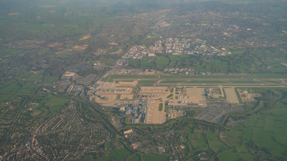 Lotnisko Gatwick widoczne z samolotu 