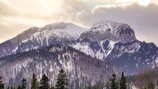Tatry: Mimo słonecznej pogody warunki na szczytach są bardzo trudne