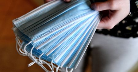 Koronawirus i obowiązek zakrywania twarzy. Zapominalscy dostaną maseczki zamiast mandatu