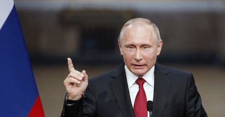 Putin: Rosja uważa za "czerwoną linię" infrastrukturę NATO na Ukrainie