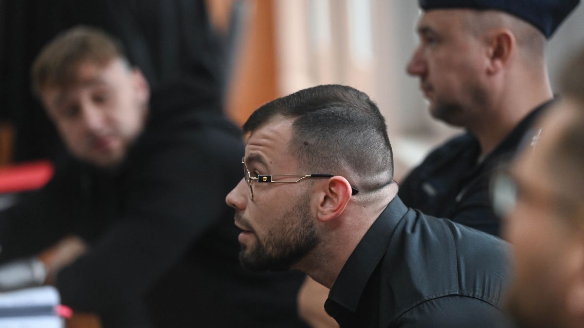 jeden z oskar�onych
Piotr Nowak
�ukasz �ak, proces, rozprawa, sala rozpraw, s�d, trasa �azienkowska, trasie �azienkowskiej, wypadek, drogowy, samochodowy, S�d Rejonowy, policja