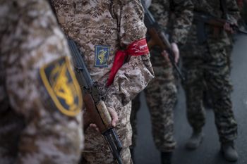 Irańska Gwardia potwierdza. "Nie zbliżać się do cieśniny"