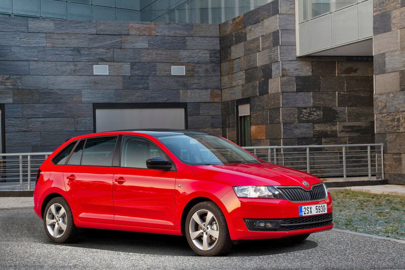 Škoda Rapid Spaceback - obszerna galeria od producenta 3