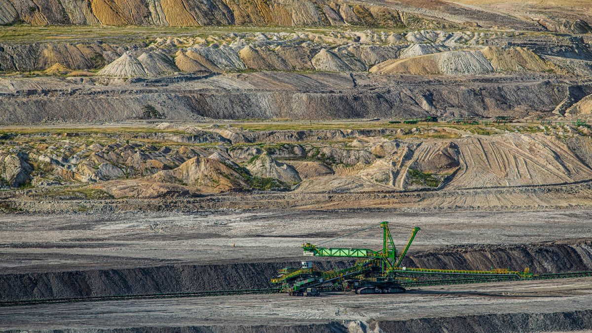 Turów ma wstrzymać wydobycie. PGE kontratakuje