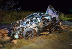 Opel zderzył się z kombajnem. Jest ofiara śmiertelna