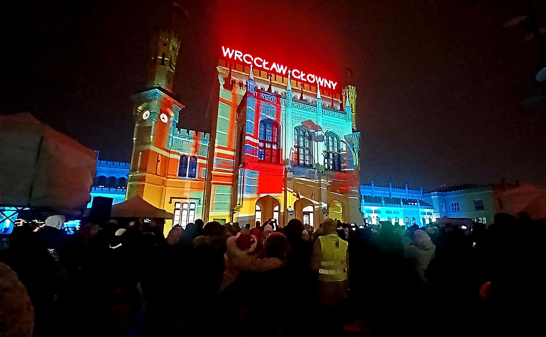 We Wrocławiu w latach 2013-2023 przybyło 6,59 procent mieszkańców. W 2013 roku mieszkało tu 632 067 osób, a w 2023 - 673 743. Miasto urosło zatem o 41 676 mieszkańców.