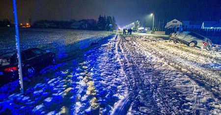 Groźny wypadek z udziałem Audi i Mercedesa. Silnik i skrzynia wylądowały 30 metrów dalej