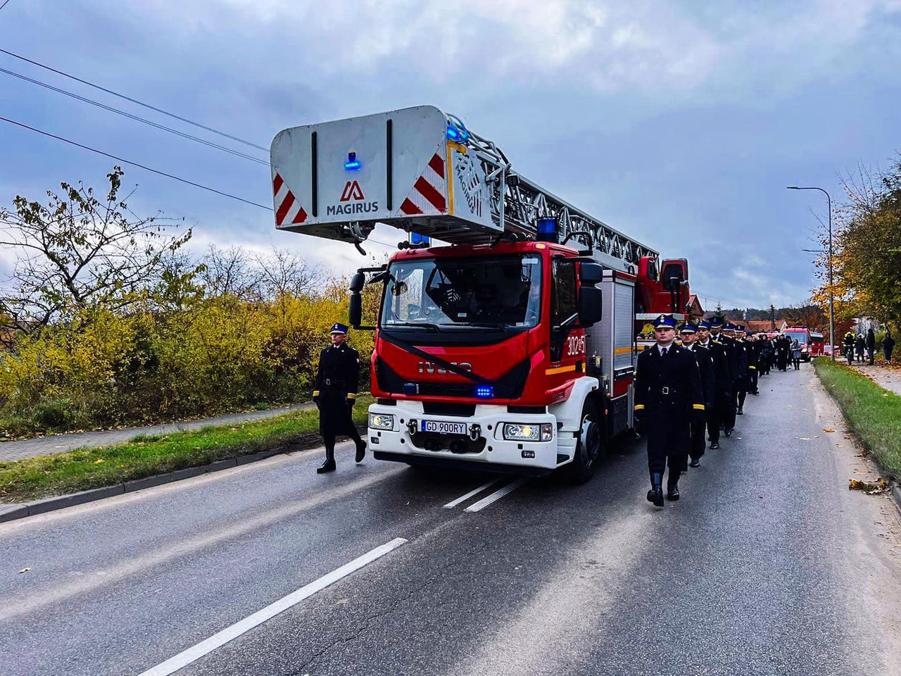 Wzruszające pożegnanie. Pogrzeb strażaka, który zginął podczas poszukiwań Grzegorza Borysa