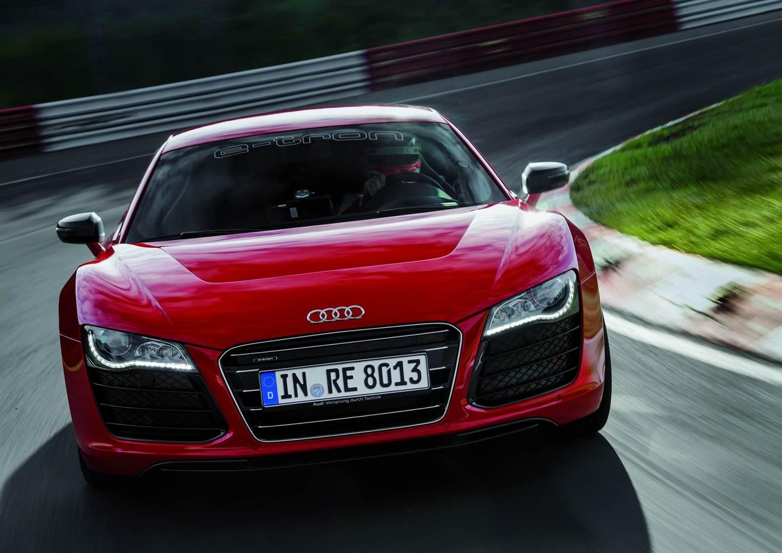 Audi R8 e-tron - niespełnione elektryczne marzenie [galeria] 40