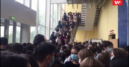 Przepełnione uniwersytety i brak dystansu społecznego. Francuscy studenci apelują do władz
