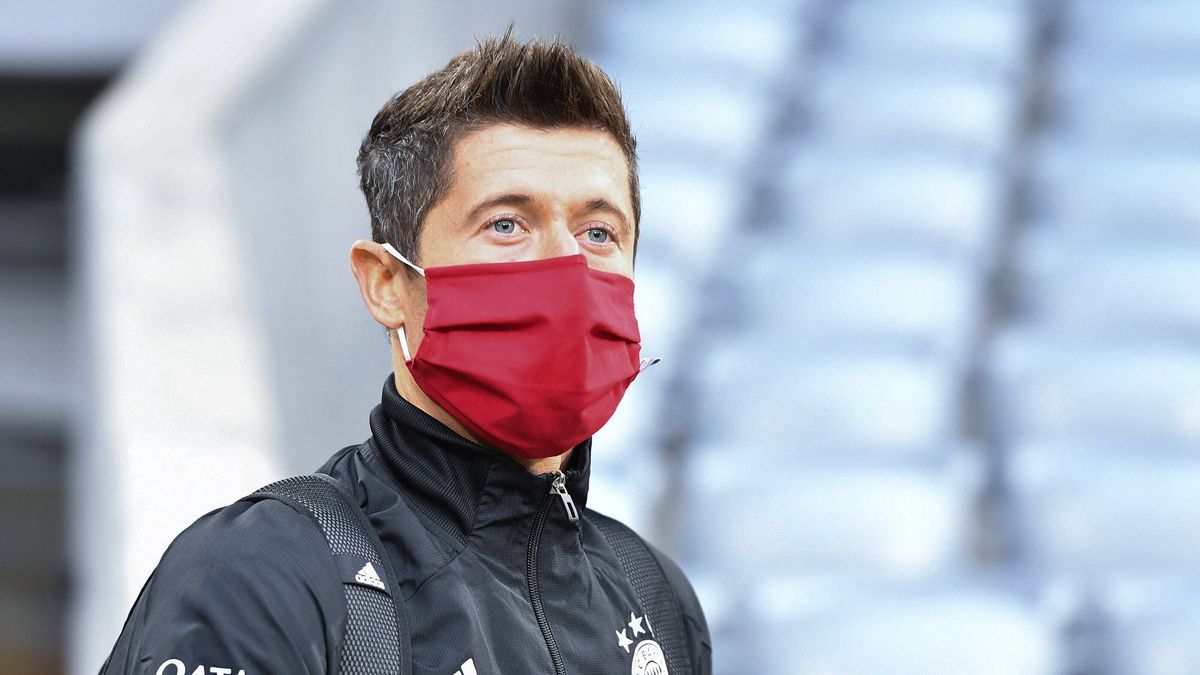 Fussball Robert Lewandowski Bayern Muenchen, 10.06.2020, Fussball, DFB-Pokal, Halbfinale, FC Bayern Muenchen - Eintracht Frankfurt Muenchen *** Soccer Robert Lewandowski Bayern Muenchen, 10 06 2020, Soccer, DFB Pokal, Semifinal, FC Bayern Muenchen Eintracht Frankfurt Muenchen Poolfoto /Witters ,EDITORIAL USE ONLY,Image: 530006998, License: Rights-managed, Restrictions: , Model Release: no, Credit line: Preiss/Witters/Pool / Imago Sport / Forum