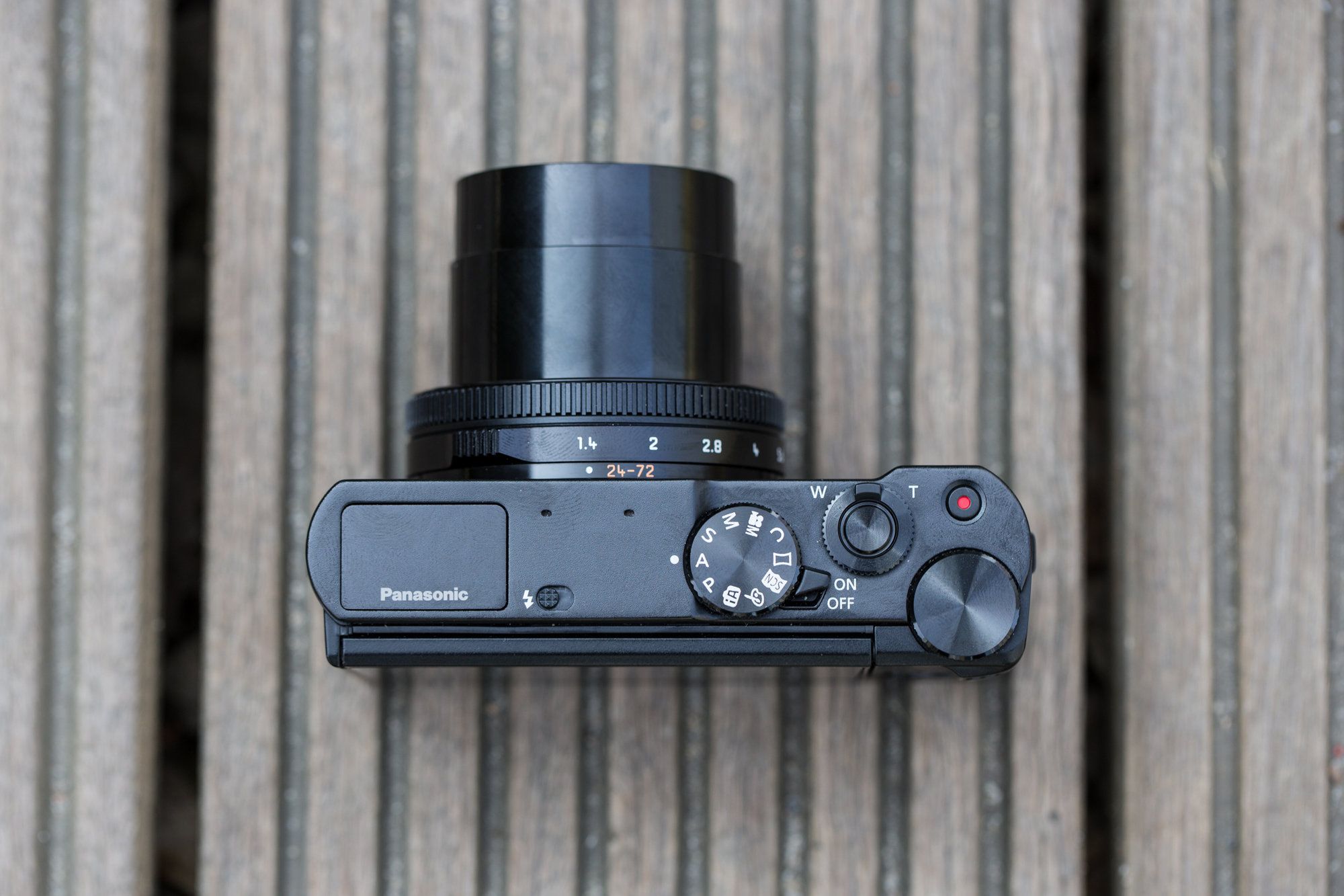 Panasonic Lumix LX15 - kieszonkowy kompakt premium z 4K w naszych rękach 2