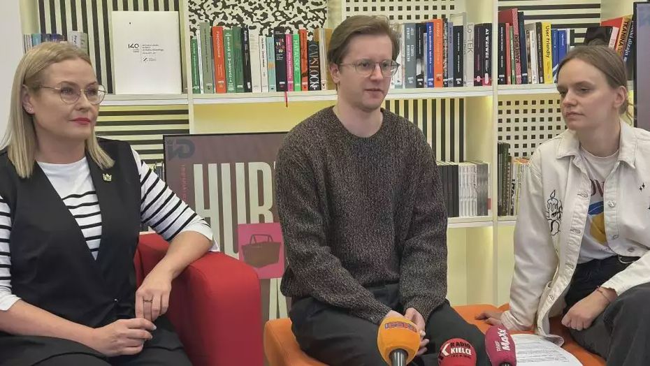 Przed nami targi Hurty i Detale w Kielcach. Na zdjęciu od lewej: Ewa Chabielska-Tyndyk, dyrektorka Instytutu Dizajnu w Kielcach; Jakub Święcicki, dyrektor artystyczny wydarzenia oraz Aleksandra Banaś, koordynatorka targów.