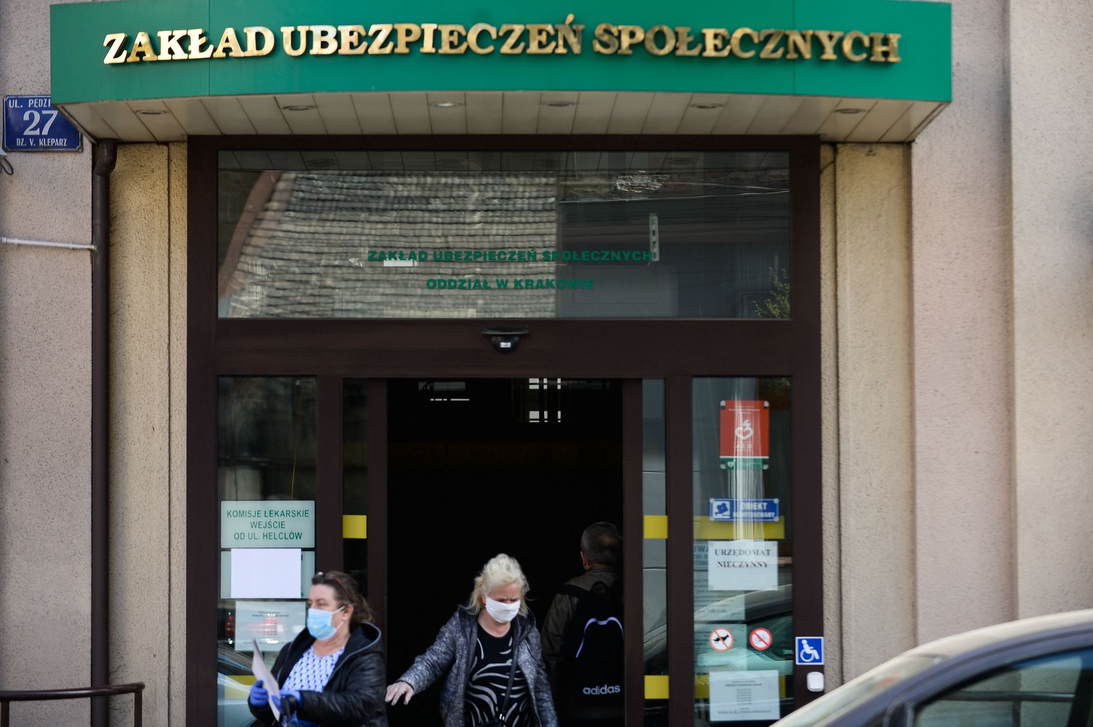 Wniosek o świadczenie kompensacyjne wraz z dokumentami należy złożyć do Zakładu Ubezpieczeń Społecznych
