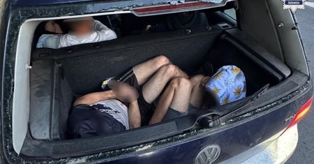 8 osób w jednym aucie, dwoje w bagażniku. Szokujący finał kontroli drogowej