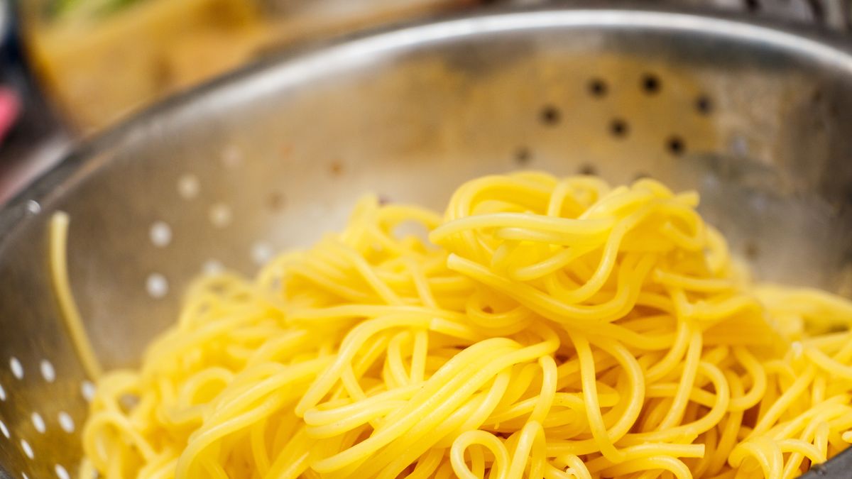 Nigdy nie odcedzaj makaronu nad zlewem. Jest ku temu ważny powód