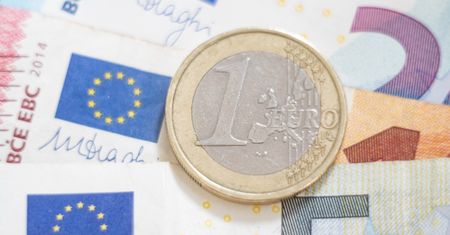 EBC: Nadwyżka na rachunku obrotów bież. strefy euro to 27 mld euro w marcu