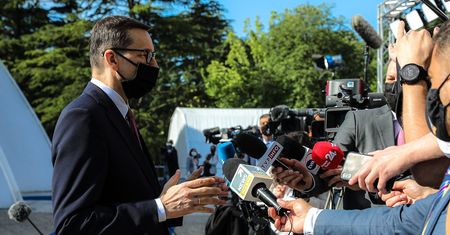 Patent na szczepionkę dostępny dla wszystkich? Morawiecki jest za