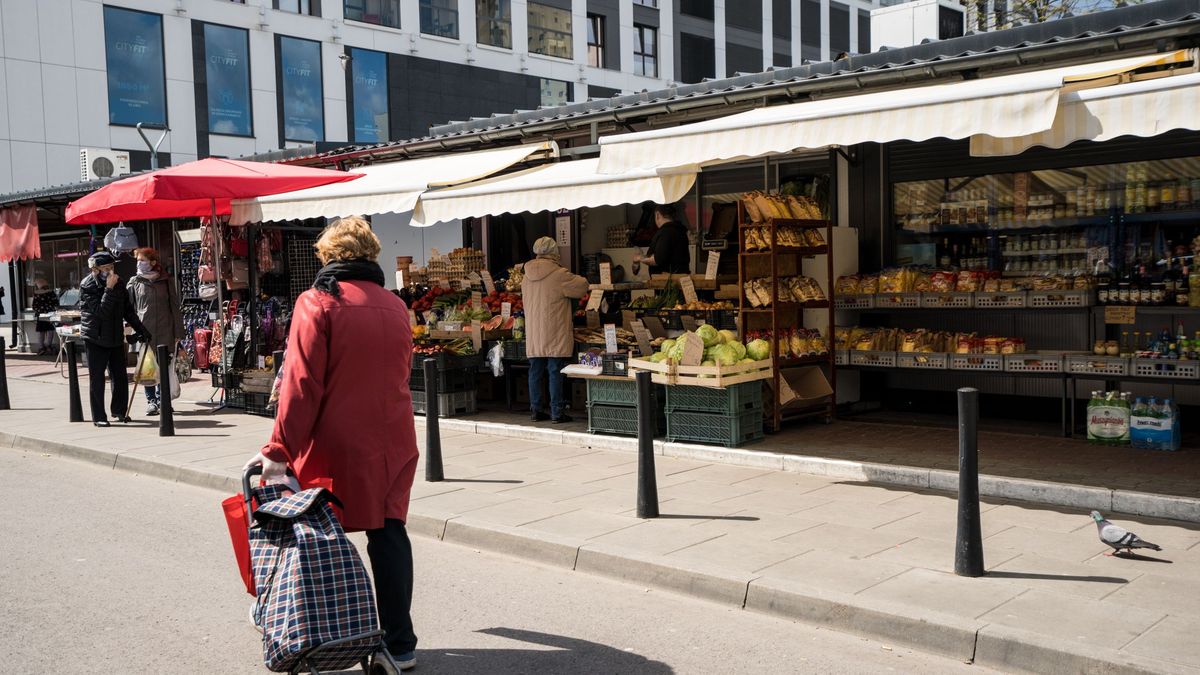 Godziny dla seniorów nie obowiązują wszędzie. Część sklepów się "wywinęła"