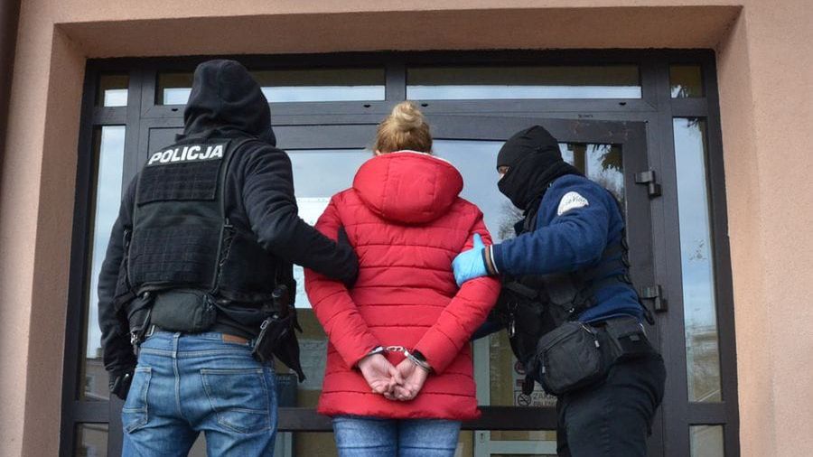 Handlowały certyfikatami covidowymi. Akcja gdańskiej policji 