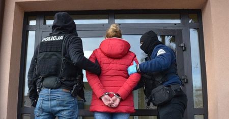 Handlowały certyfikatami covidowymi. Akcja gdańskiej policji