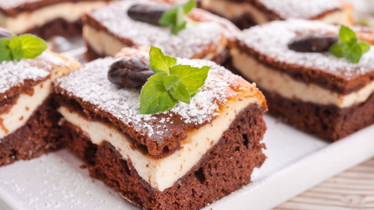 Ciasto na czekoladowym spodzie z serową masą to rajska uczta