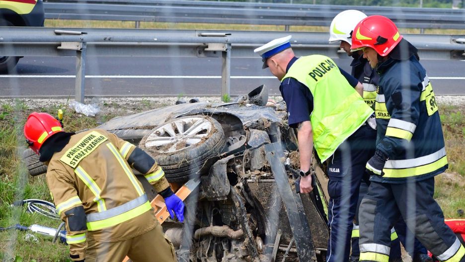 Wypadek na A1 w woj. łódzkim. Na miejscu śmigłowiec LPR
