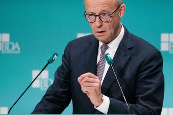 Kanclerz Niemiec apeluje do UE. Chodzi o zakaz sprzedaży aut spalinowych po 2035 roku