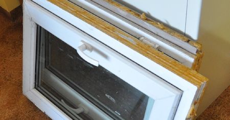 Kradzież okien na jednej z posesji. Mężczyzna ukradł stolarkę okienną. Grozi mu 5 lat więzienia