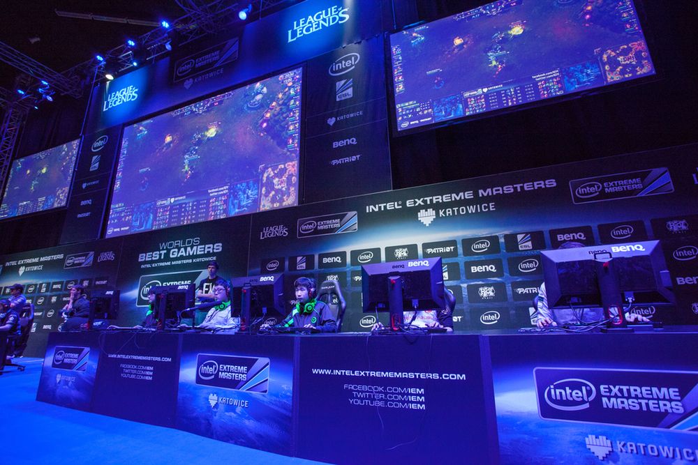 E-sport w polskiej telewizji. Czy takie transmisje są potrzebne? Wcale 2