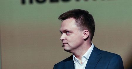 Nowy sondaż. PiS liderem. Hołownia goni PO